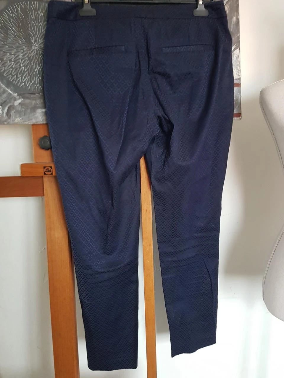 💙Pantalon Chic Espada Azul Marinho Acetinado com Motivo Discreto - Tamanho L (38/40) – photo 3